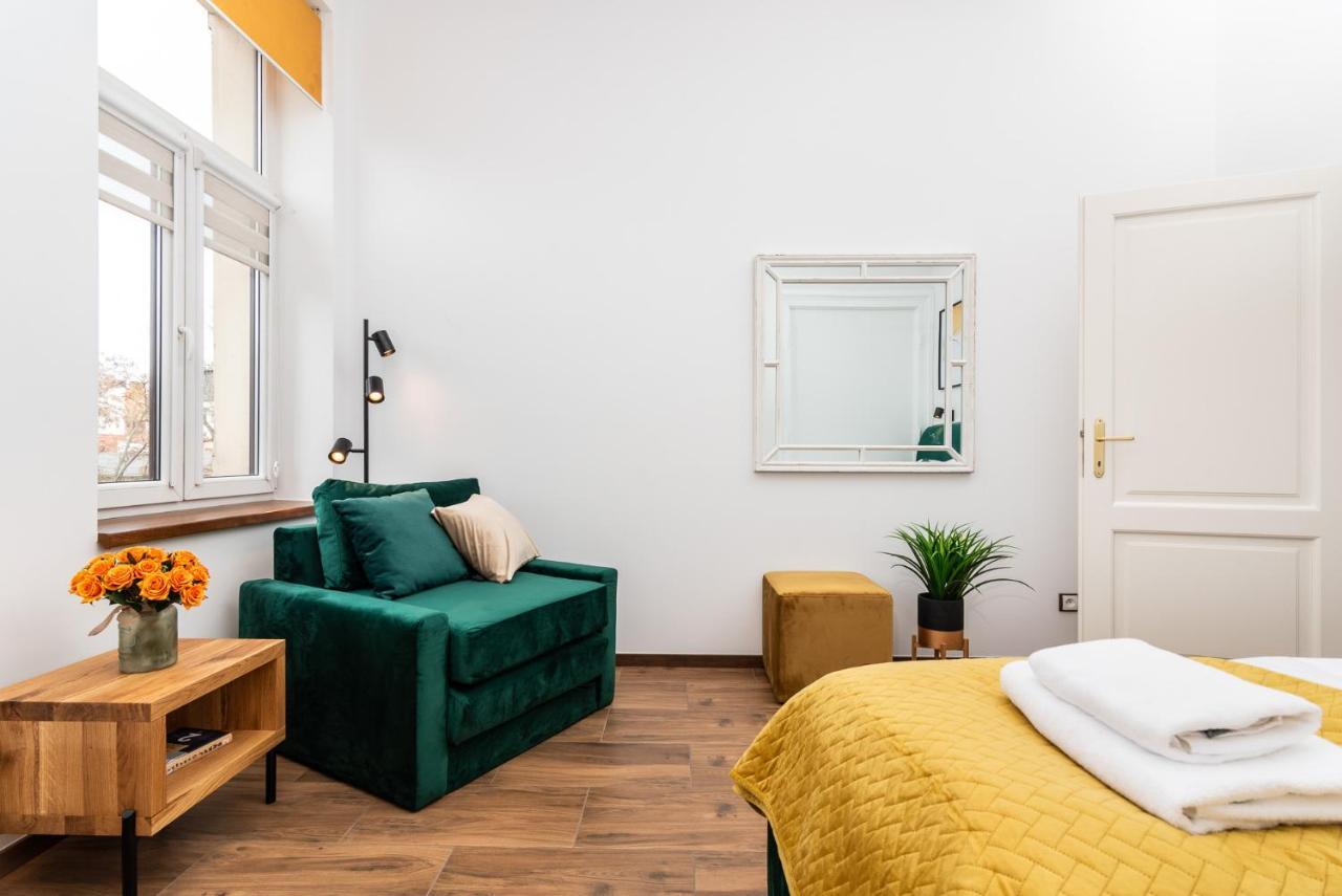 Premium Splendid Old Town Suites - By Upstairs Красков Екстериор снимка
